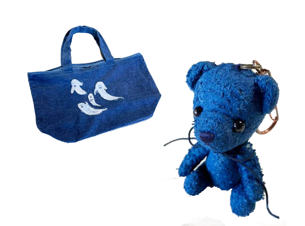RUAFU Indigo Dyeing Studio: We offer indigo dyeing services for items you bring in, such as clothing, small accessories, and fabric.