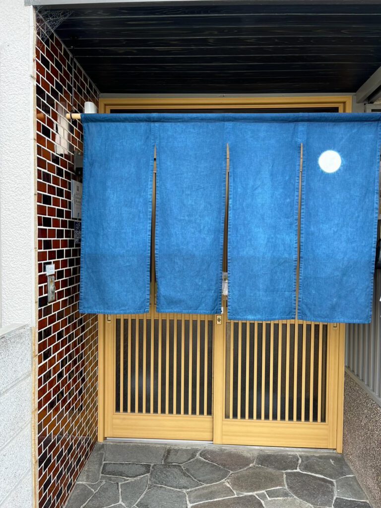 藍染オーダーメイド事例　飲食店舗暖簾